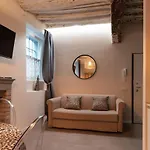 Borgo Degli Studi 7 *