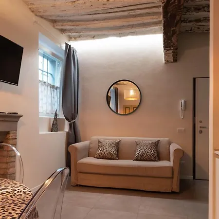 Borgo Degli Studi 7 *