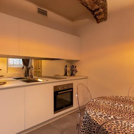 Borgo Degli Studi 7 Apartment
