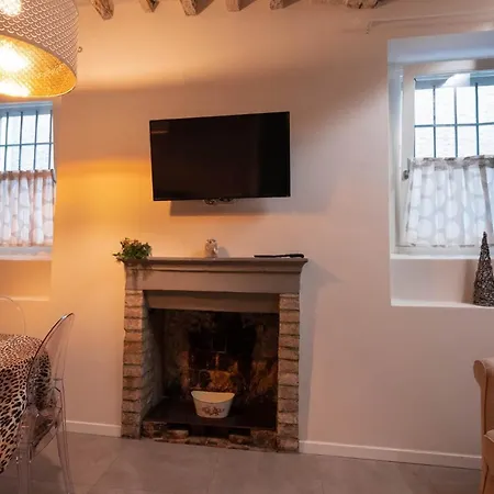 Borgo Degli Studi 7 Apartamento